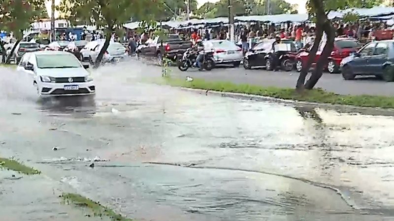  Vazamento deixa rua inundada e moradores sem água em Aracaju – A8SE.com