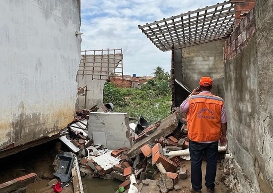 Parte de casa desaba após chuva forte em Nossa Senhora da Glória – O que é notícia em Sergipe – Infonet