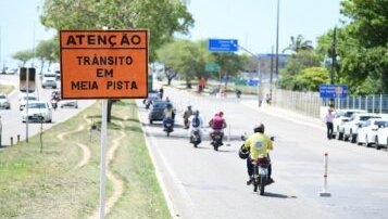  Trânsito na avenida Tancredo Neves continua em meia pista nesta sexta (2) – A8SE.com