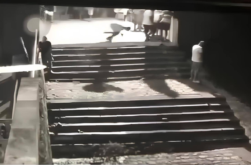  Vídeo: Rapaz tropeça em escada e joga no rio homem fazendo xixi – O Tempo