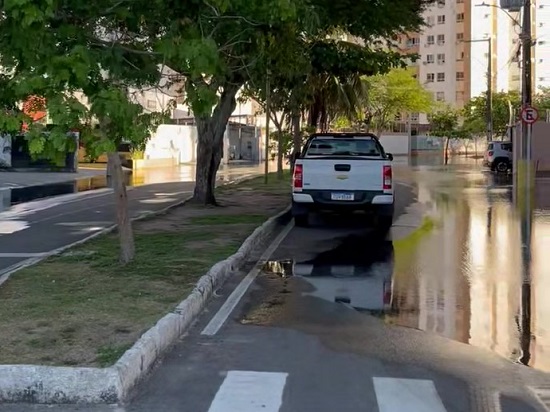 Maré alta provoca alagamentos e altera trânsito no bairro 13 de Julho – O que é notícia em Sergipe – Infonet