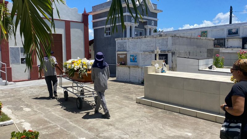  Corpo de Nazaré Moraes é sepultado em Aracaju – A8SE.com