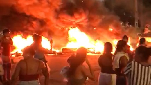  Manifestantes ateiam fogo em pneus e bloqueiam ponte no acesso ao Marcos Freire II – A8SE.com