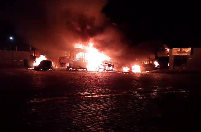  Caminhão pega fogo em posto de combustíveis de Cristinápolis – G1