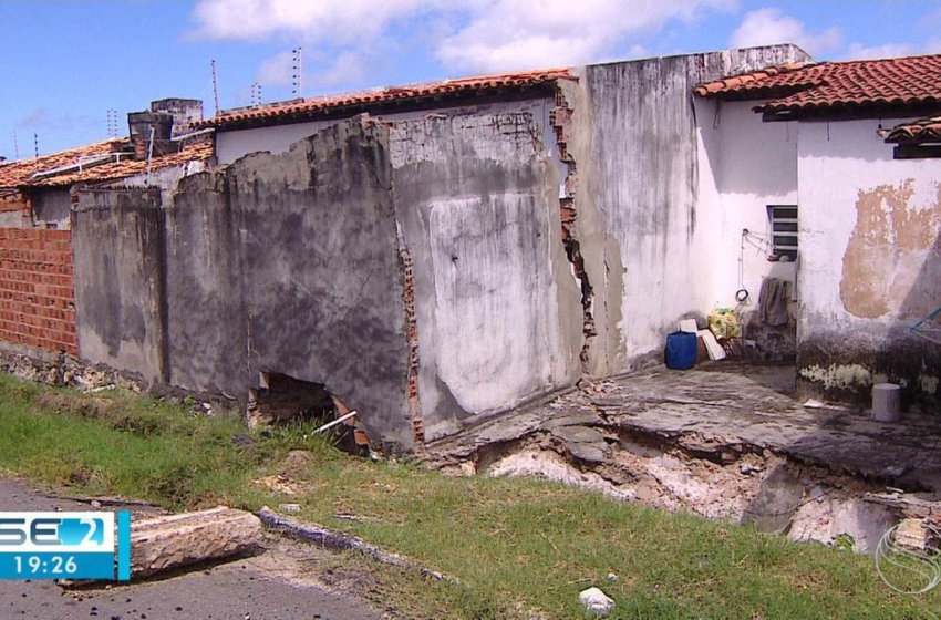  Duas casas são interditadas após asfalto ceder em avenida de Aracaju – G1
