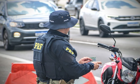  Sergipe: PRF flagra dois motoristas viajando com CNHs suspensas – O que é notícia em Sergipe – Infonet