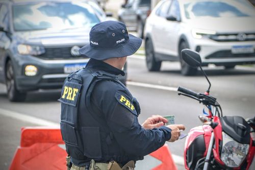  Sergipe: PRF flagra dois motoristas viajando com CNHs suspensas – Portal Itnet