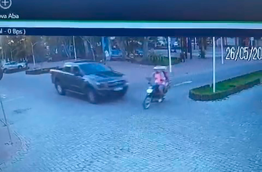 Novo vídeo mostra momento da colisão entre moto e caminhonete no centro de Lagarto – Lagarto Como eu Vejo – Lagarto Como eu Vejo