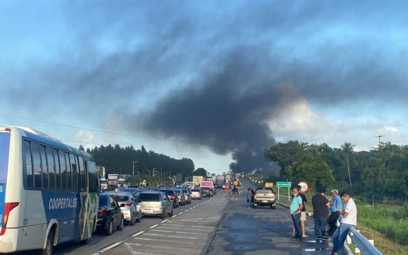  Manifestação fecha BR-101 em São Cristovão – F5 News